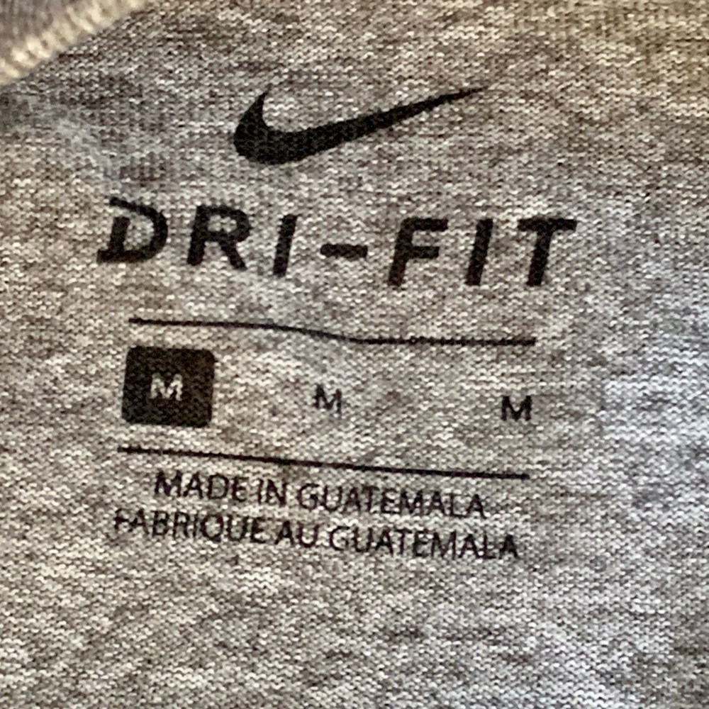 NIKE : Graphic T Shirt EUC - Picture 4 of 4